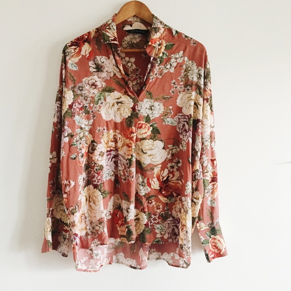 Zara Tops - Zara Floral Flowy V-Neck Top - S